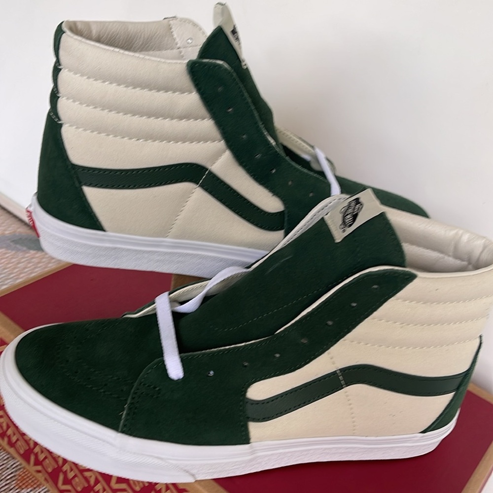 Vans Men’s Sk8-Hi Canvas/Suede Mountain Vie
VN0007NSBD6
Sneakers - Picture 10 of 16